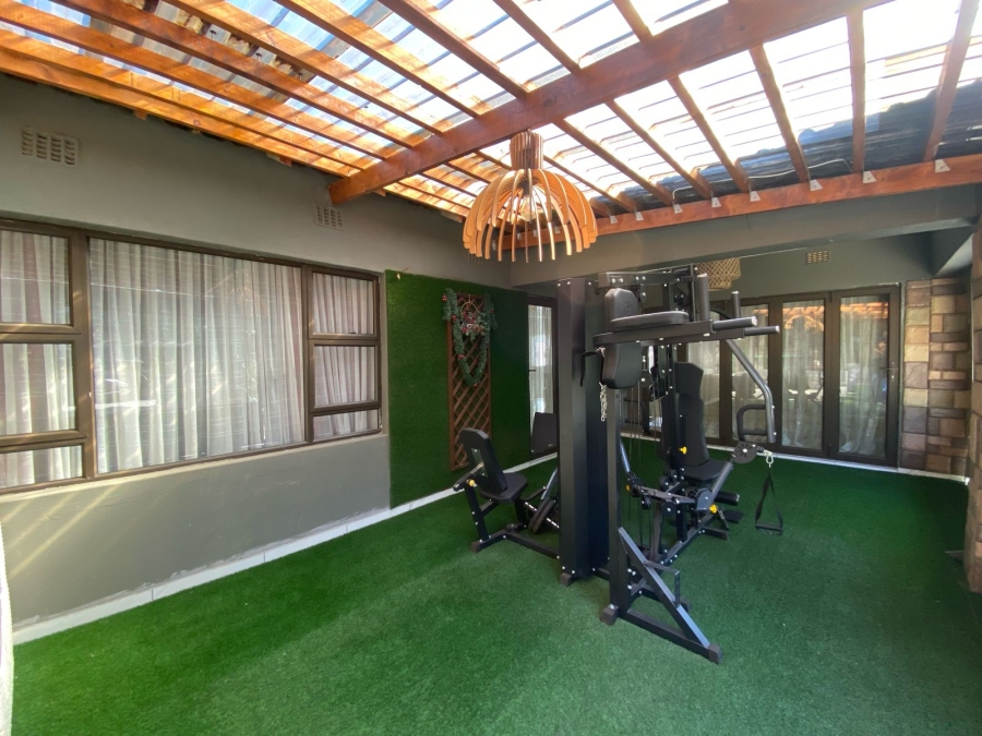6 Bedroom Property for Sale in Protea Park North West